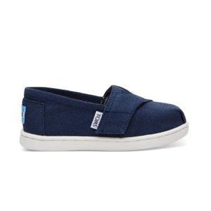 Navy blue baby toms!